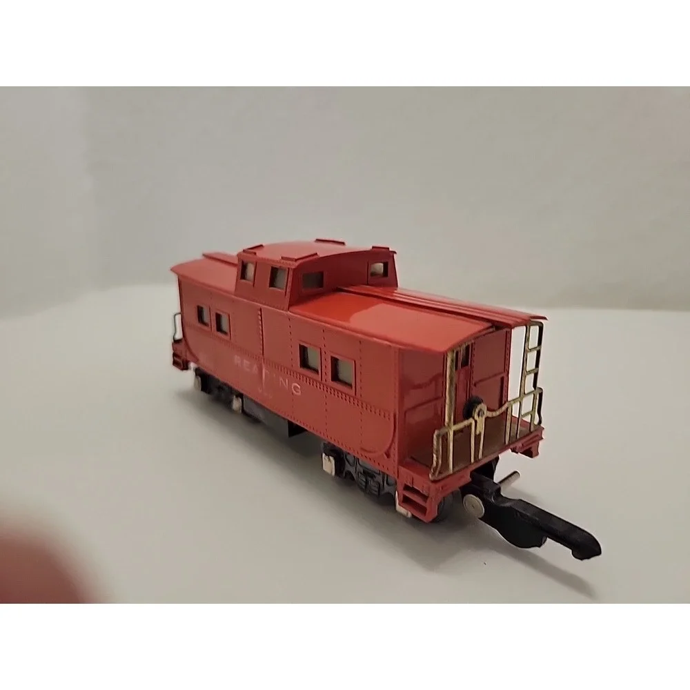 One American Flyer S 630 Reading Red Illuminated Caboose Train Car